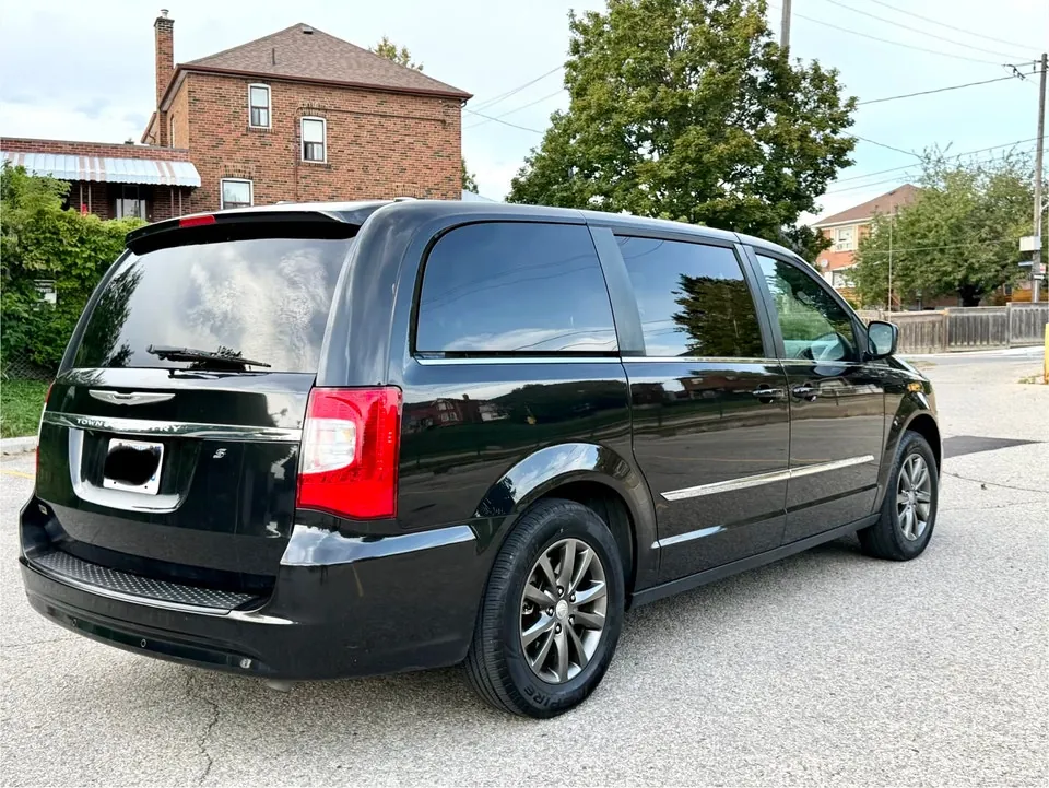 Chrysler Town & Country 2016 photo 5