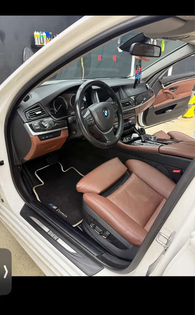 BMW 5 Series 2011 photo 2
