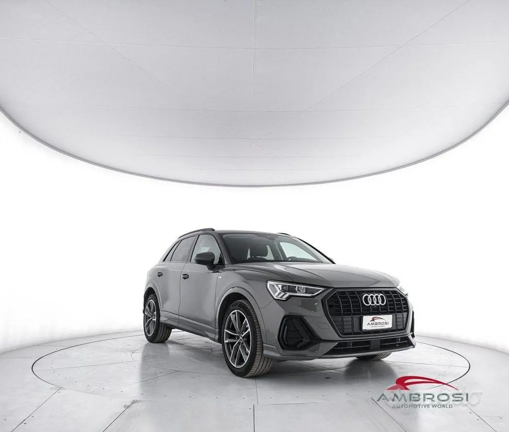 Audi Q3 2022 photo 2