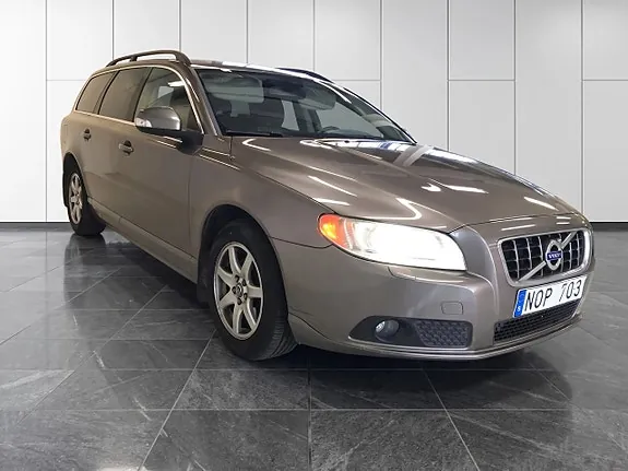 Volvo V70 2010 photo 2