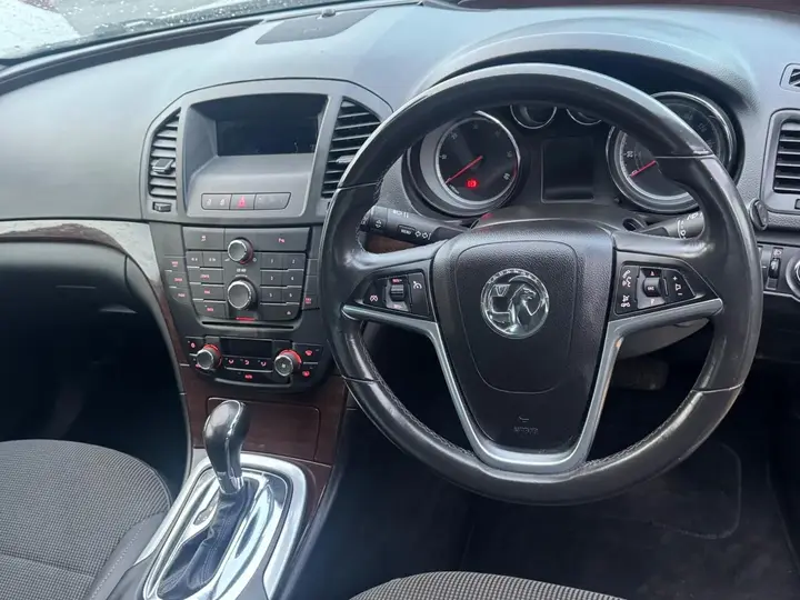 Vauxhall Insignia 2010 photo 5