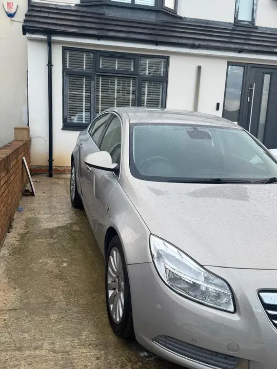 Vauxhall Insignia 2010 photo 3