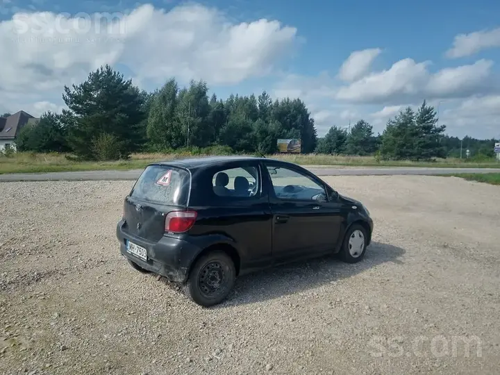 Toyota Yaris 2001 photo 3