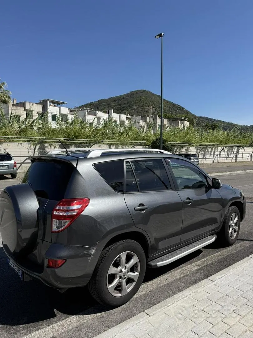 Toyota Rav4 2010 photo 2