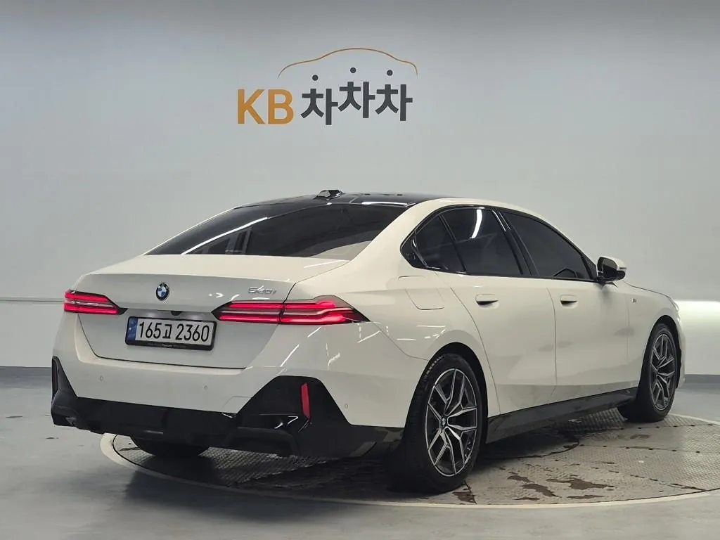 BMW 5 Series 2024 photo 3