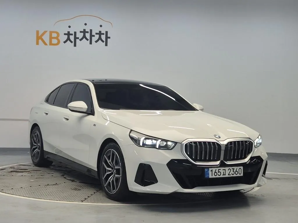 BMW 5 Series 2024 photo 4