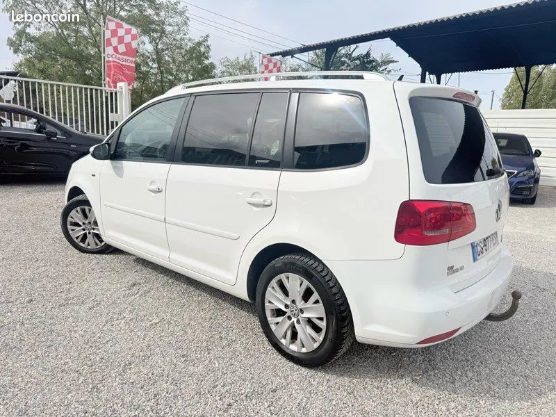 Volkswagen Touran 2013 photo 2