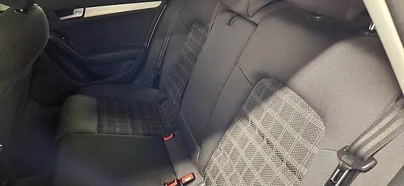 Audi A4 2011 photo 4