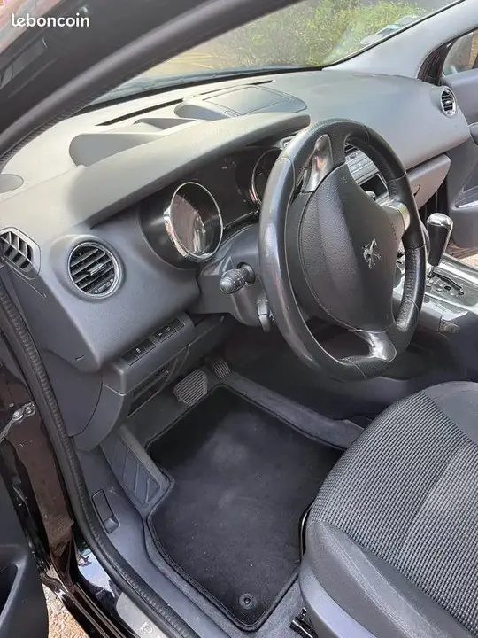 Peugeot 5008 2015 photo 3