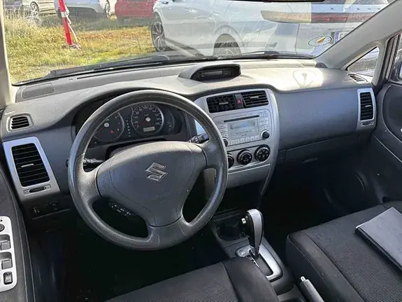 Suzuki Liana 2004 photo 3