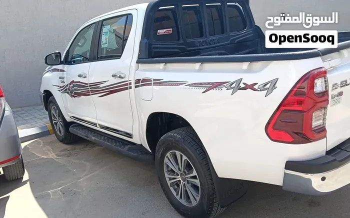 Toyota Hilux 2024 photo 2