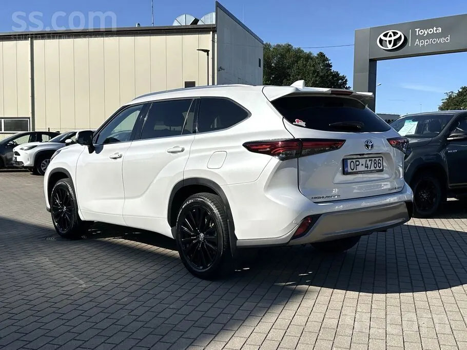 Toyota Highlander 2024 photo 3