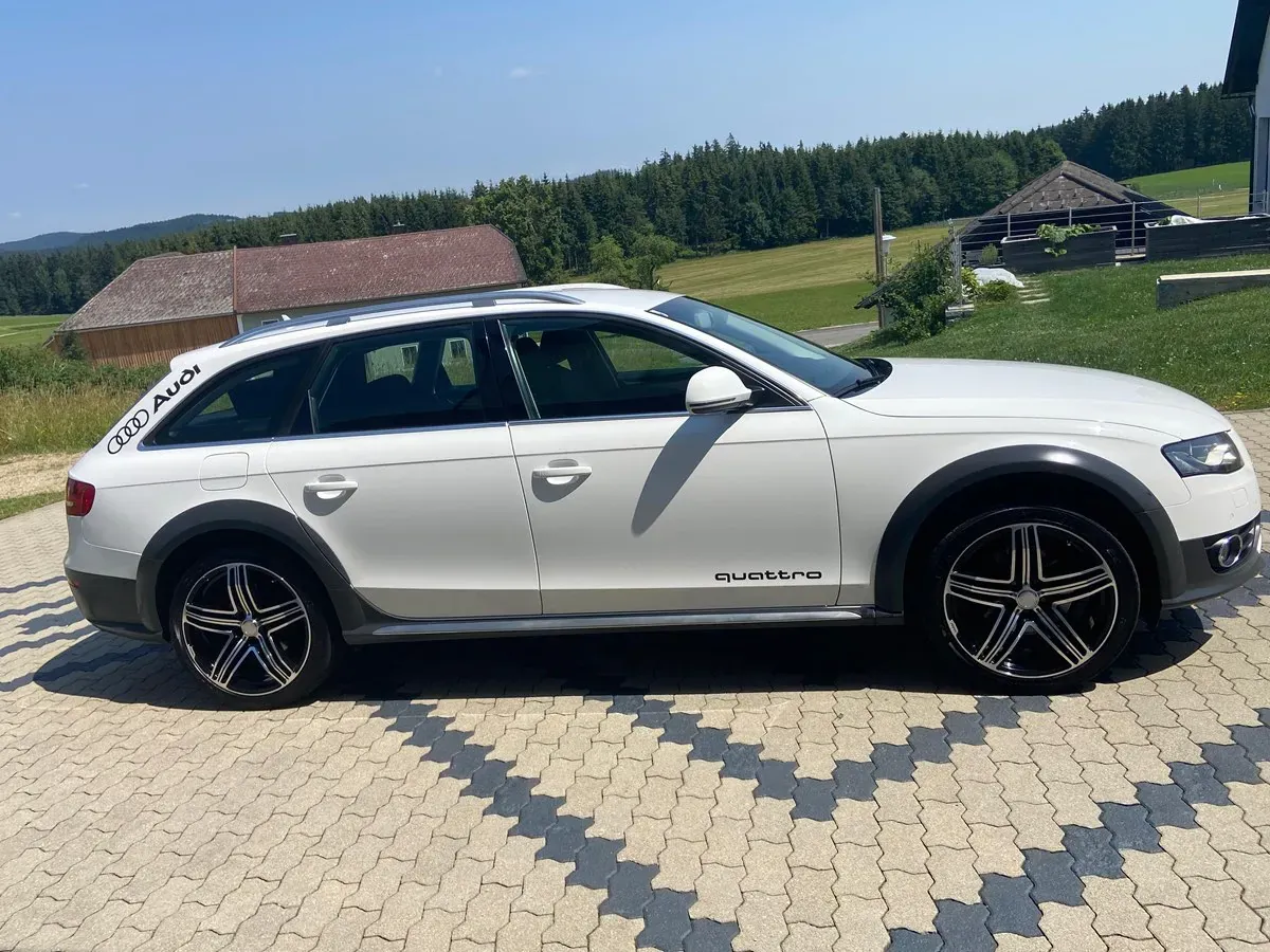 Audi A4 Allroad 2010 photo 3