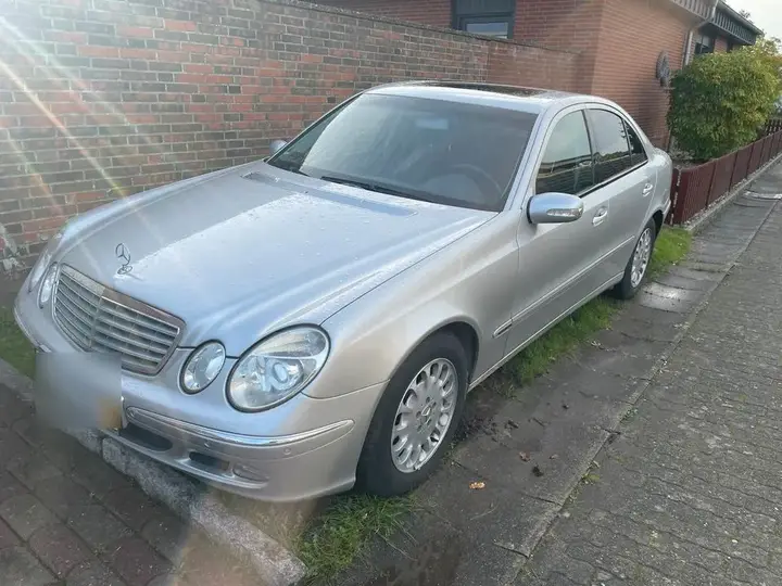 Mercedes-Benz E240