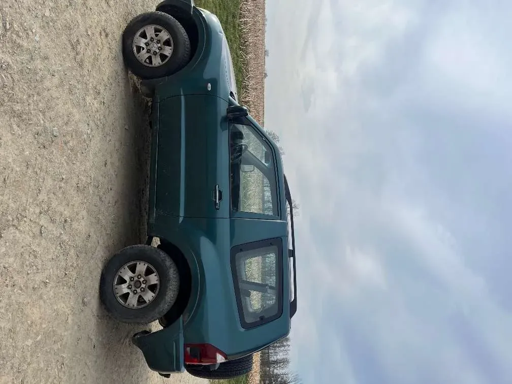 Mitsubishi Pajero 2004 photo 2