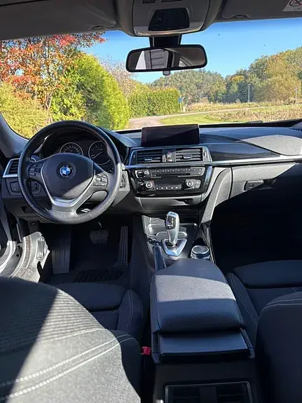 BMW 320D 2018 photo 2