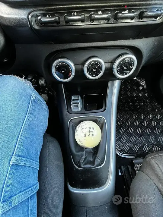 Alfa Romeo Giulietta 2010 photo 5