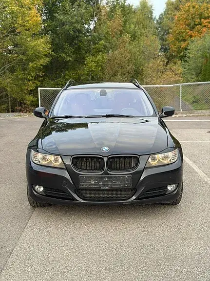 BMW 320D 2010 photo 2