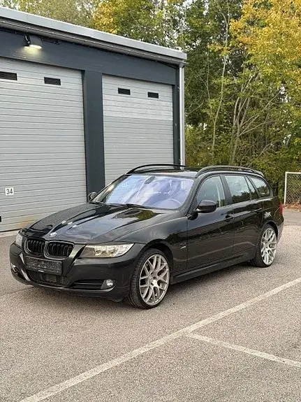 BMW 320D 2010 photo 3