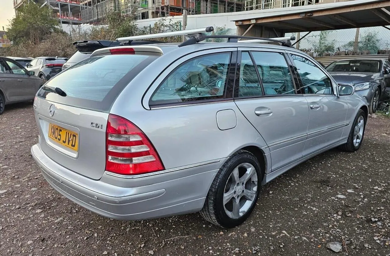 Mercedes-Benz C-Class 2005 photo 3