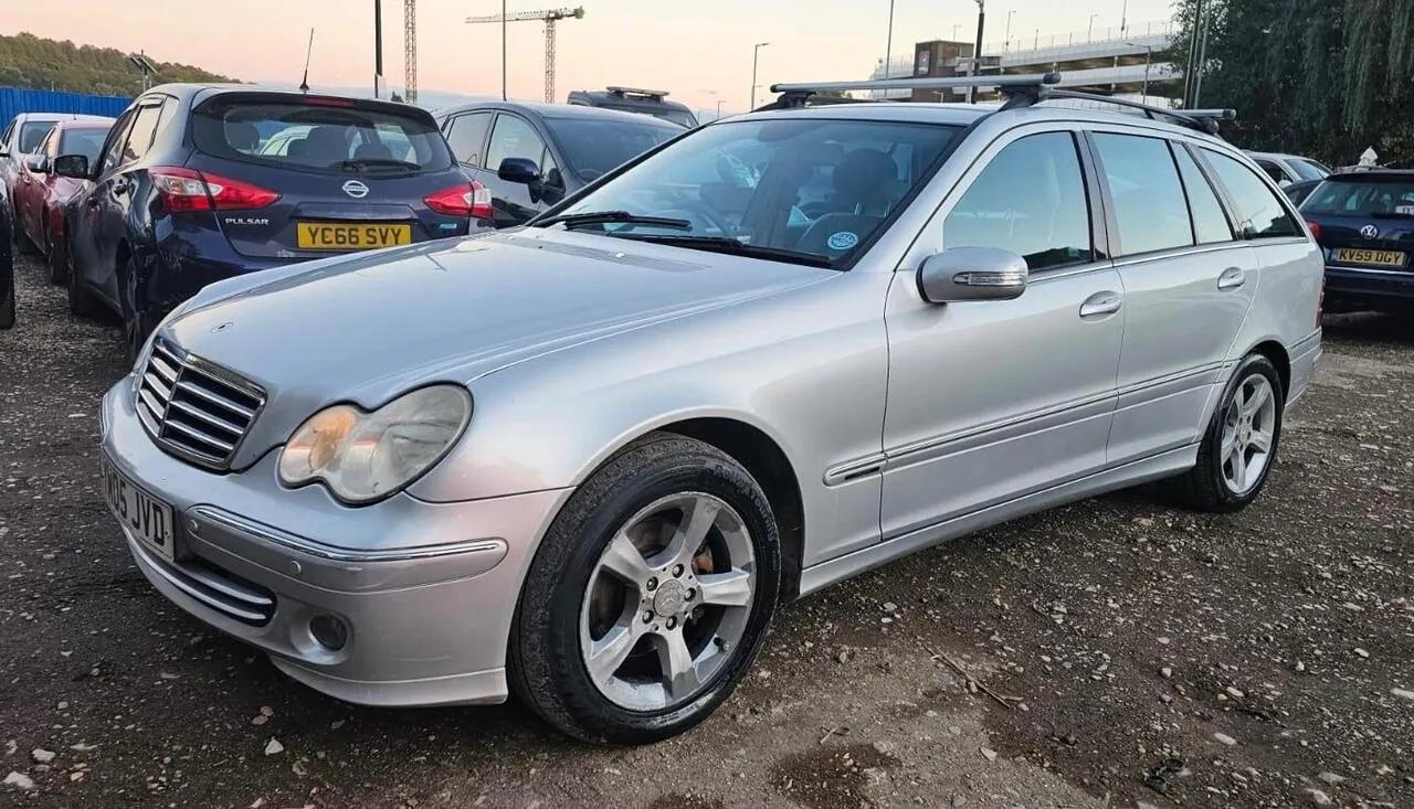 Mercedes-Benz C-Class 2005 photo 2