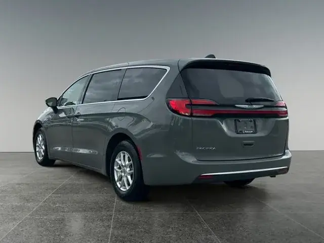 Chrysler Pacifica 2023 photo 4