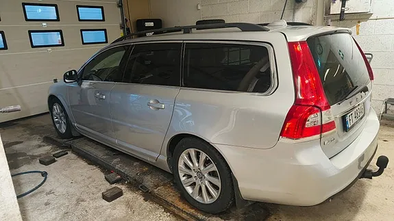 Volvo V70 2014 photo 2