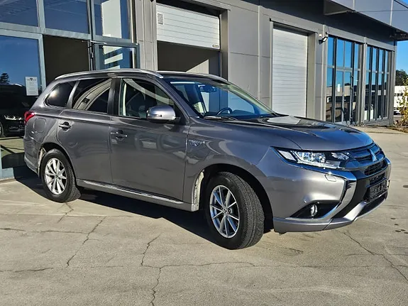 Mitsubishi Outlander 2017 photo 2