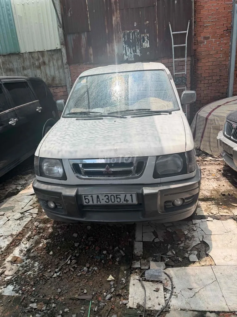 Mitsubishi Jolie