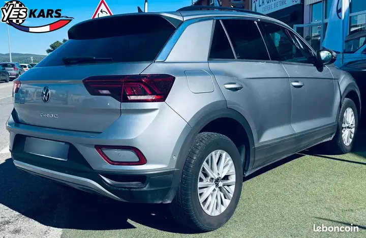 Volkswagen T-Roc 2023 photo 2