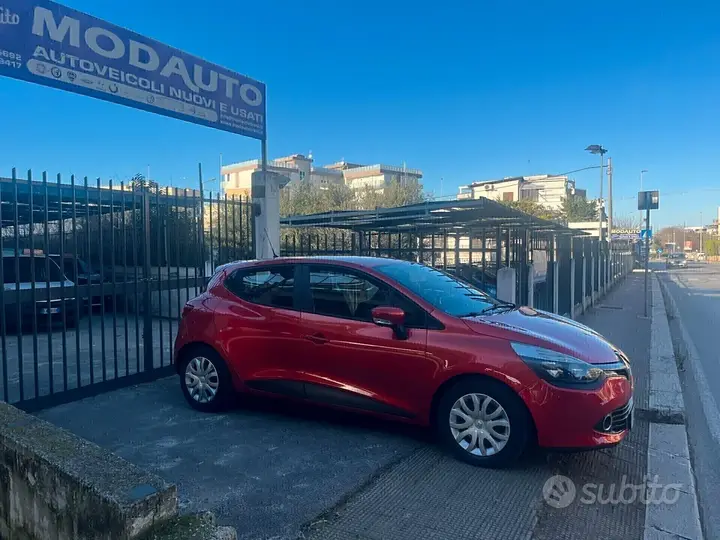 Renault Clio 2014 photo 2