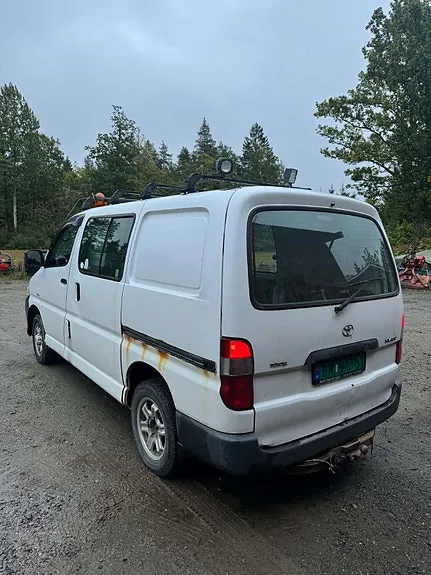 Toyota Hiace 2010 photo 3