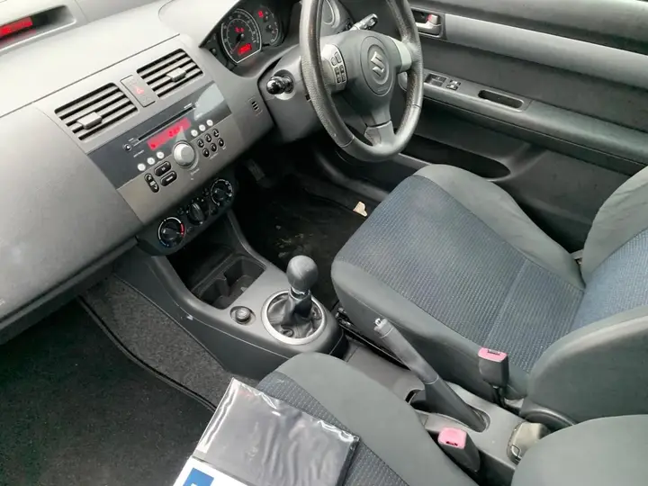Suzuki Swift 2009 photo 2