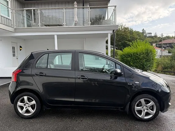 Toyota Yaris 2007 photo 2