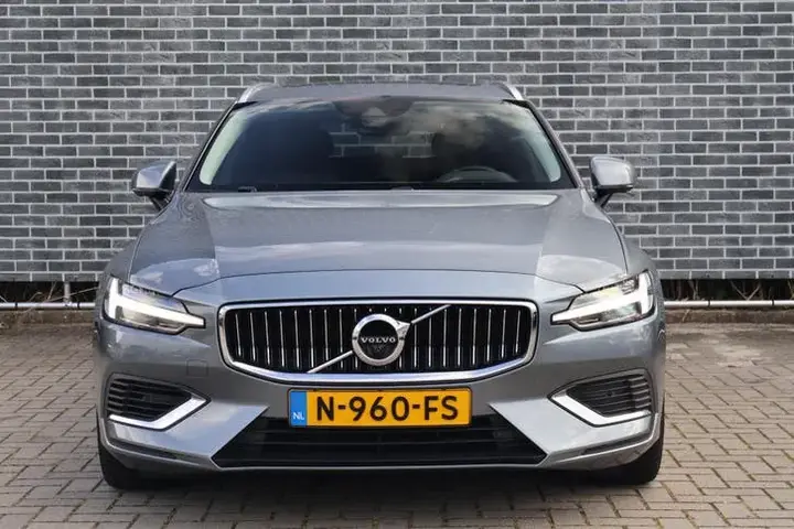 Volvo V60 2021 photo 2