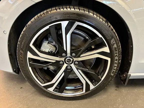 Volvo V60 2025 photo 5