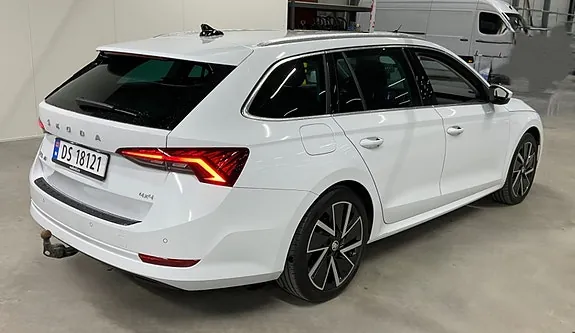 Skoda Octavia 2023 photo 3