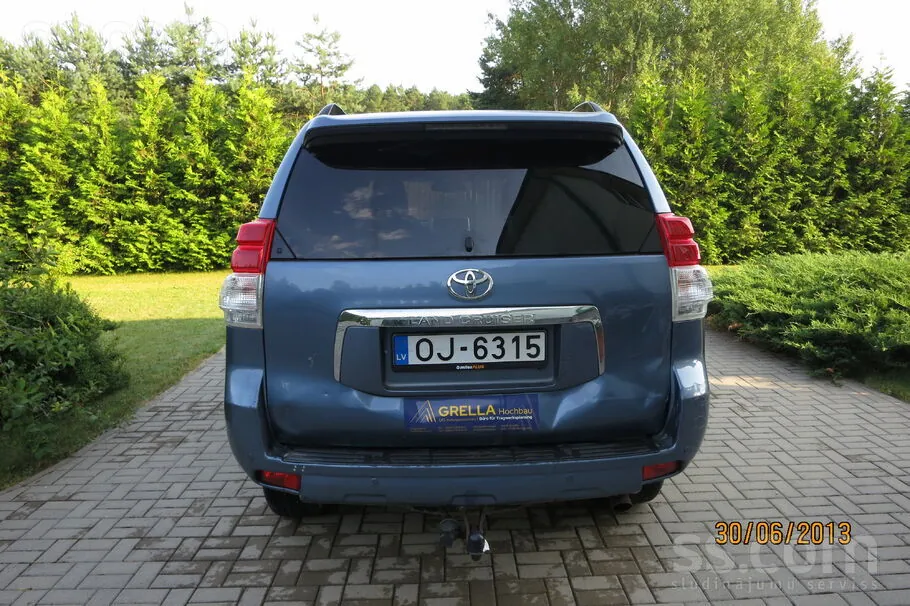 Toyota Land Cruiser 2011 photo 4