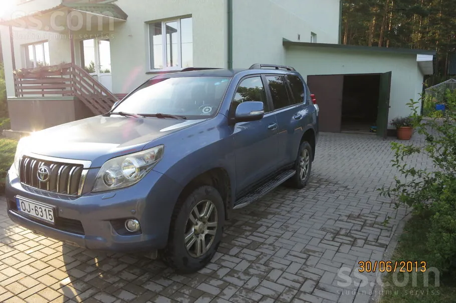 Toyota Land Cruiser 2011 photo 2