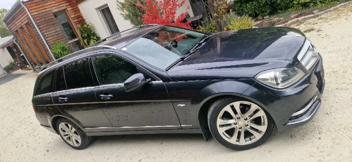 Mercedes-Benz C-Class 2011 photo 2