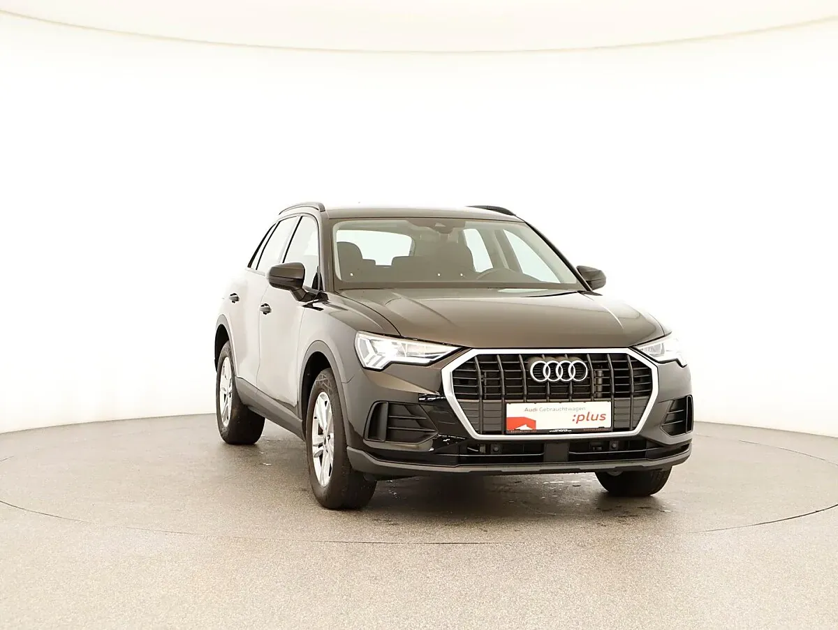 Audi Q3 2022 photo 2