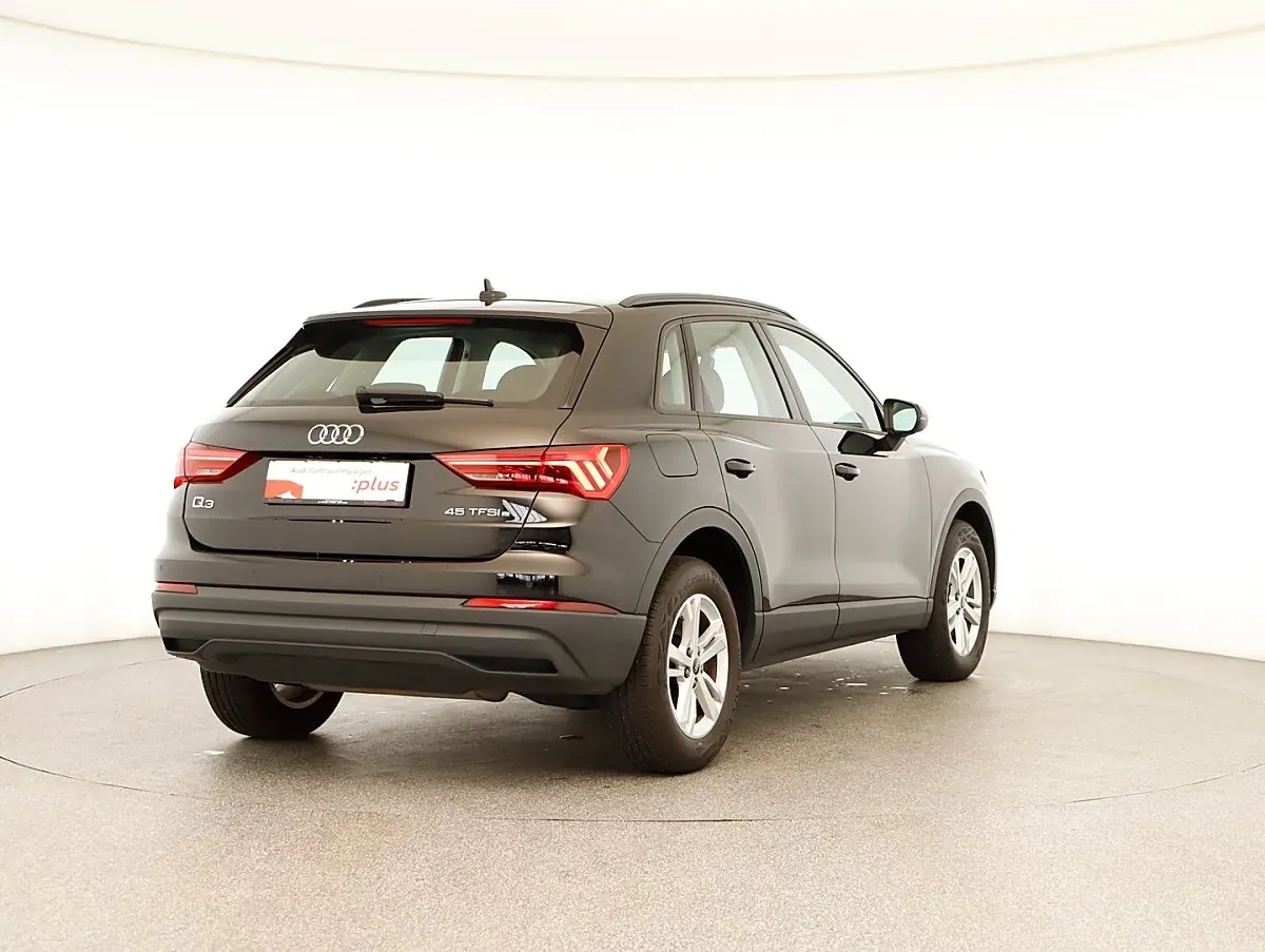 Audi Q3 2022 photo 3