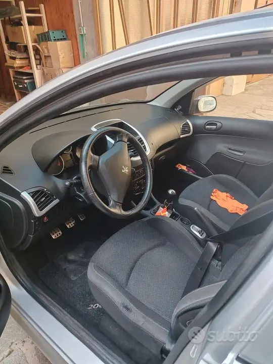 Peugeot 206 2011 photo 5