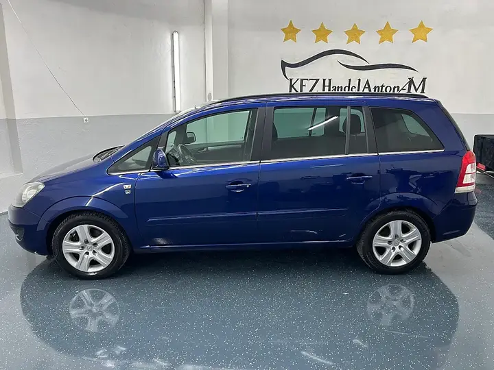 Opel Zafira 2010 photo 2