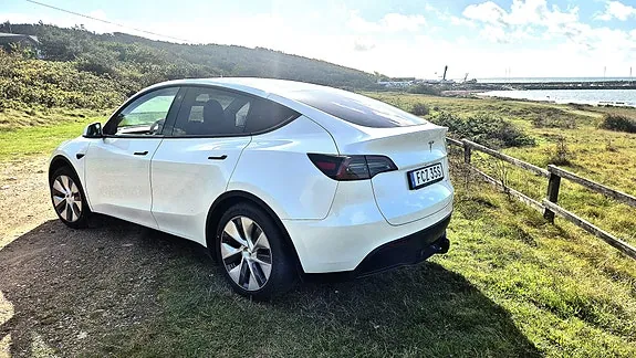 Tesla Model Y 2023 photo 3