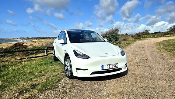 Tesla Model Y 2023 photo 2