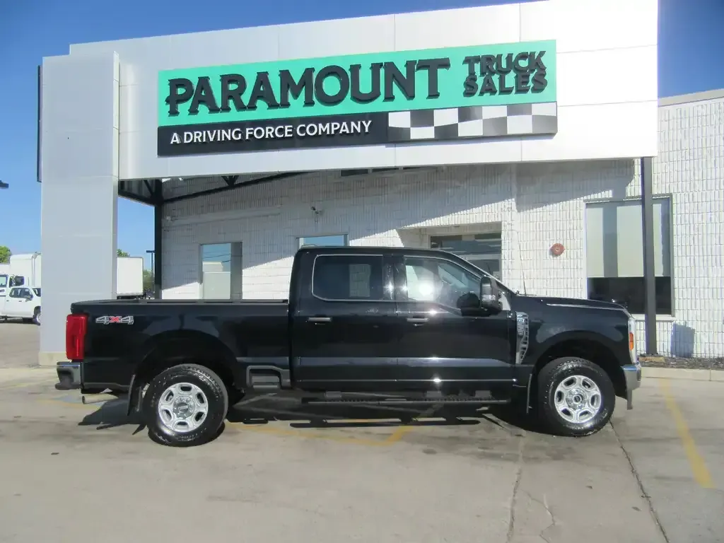 Ford F-250 Super Duty 2025 photo 2