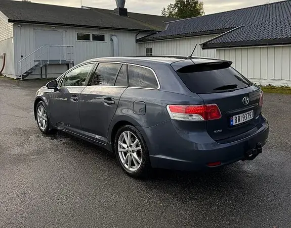 Toyota Avensis 2010 photo 4