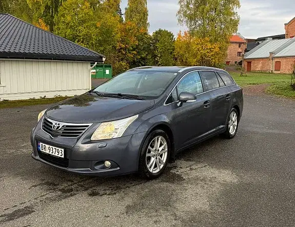 Toyota Avensis 2010 photo 2