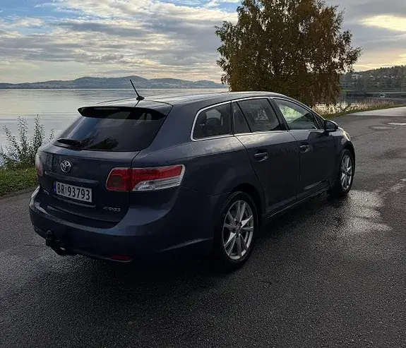 Toyota Avensis 2010 photo 3